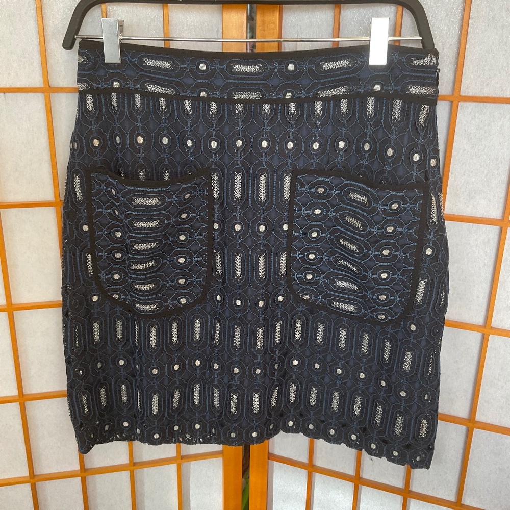 Captivating geometric pattern black & royal blue mini skirt